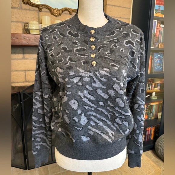 HEARTLOOM Anthropologie Natalia Grey Animal Print Crewneck Sweater - Medium - Picture 2 of 15